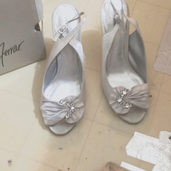 Used once for wedding don't need - Picture 1 of 3